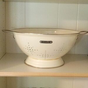 Vintage cream colored colander